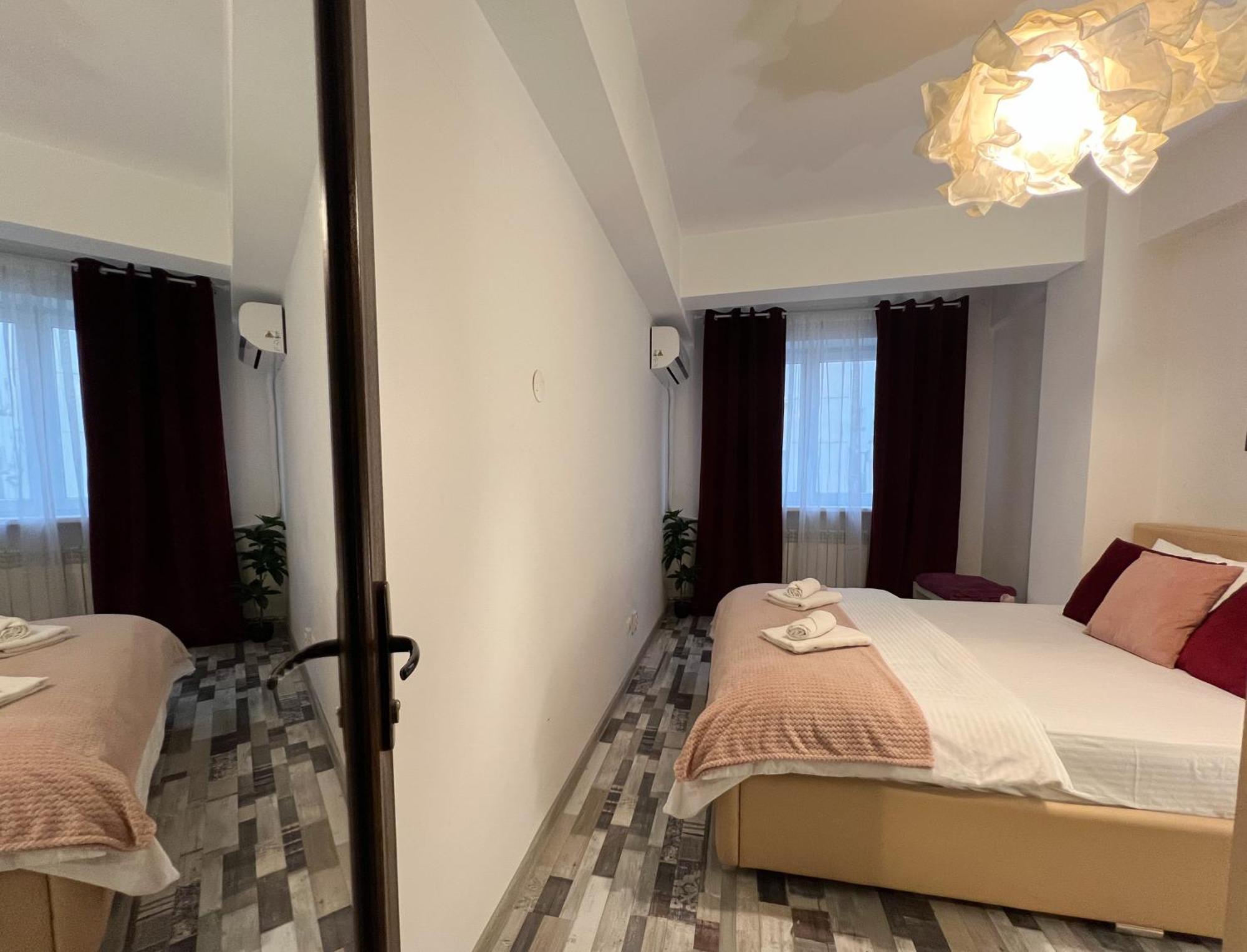בוקרשט Old City Deluxe Apart - River View ! מראה חיצוני תמונה